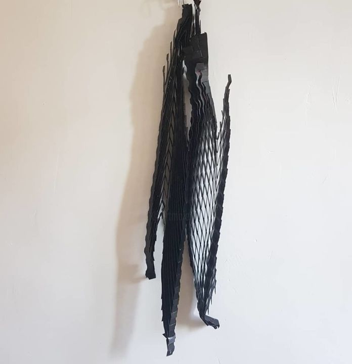 Escultura titulada "Les ailes brisées" por Zenzivi Nora Yahiaoui, Obra de arte original, Aluminio
