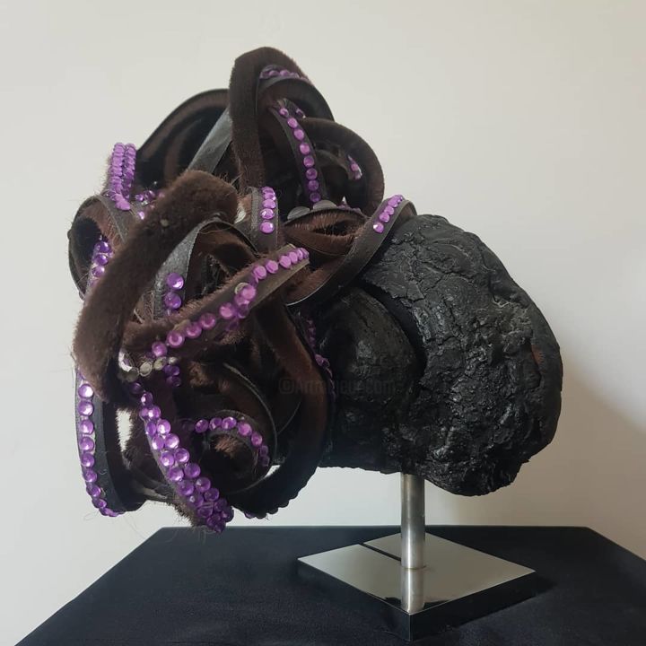 Sculpture intitulée "La nigériane" par Zenzivi Nora Yahiaoui, Œuvre d'art originale, Bois