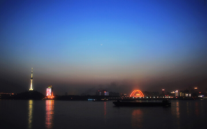 Photography titled "江城夜景" by Zhang Bi Zi Song Shu, Original Artwork, Digital Photography