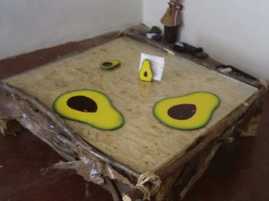 Photographie intitulée "Table faite avec de…" par Zomo, Œuvre d'art originale