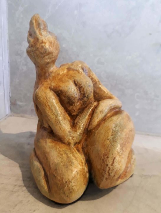 Skulptur mit dem Titel "FEMININE" von Zou.Sculpture, Original-Kunstwerk, Keramik