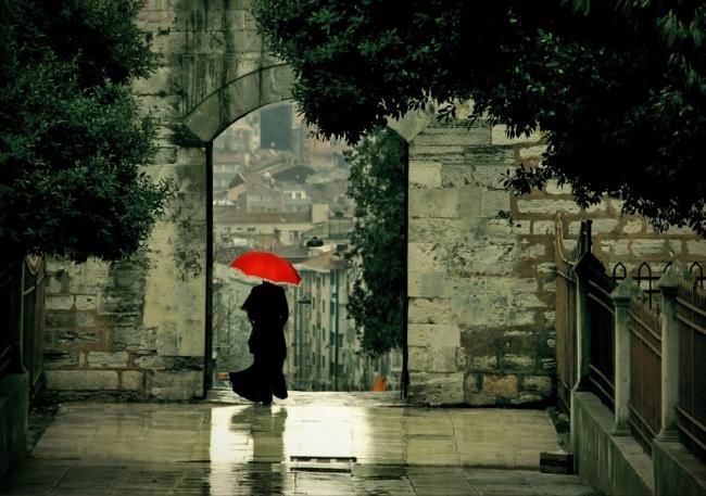 Фотография под названием "red umbrella" - Mehmet Burak Zülfikar, Подлинное произведение искусства