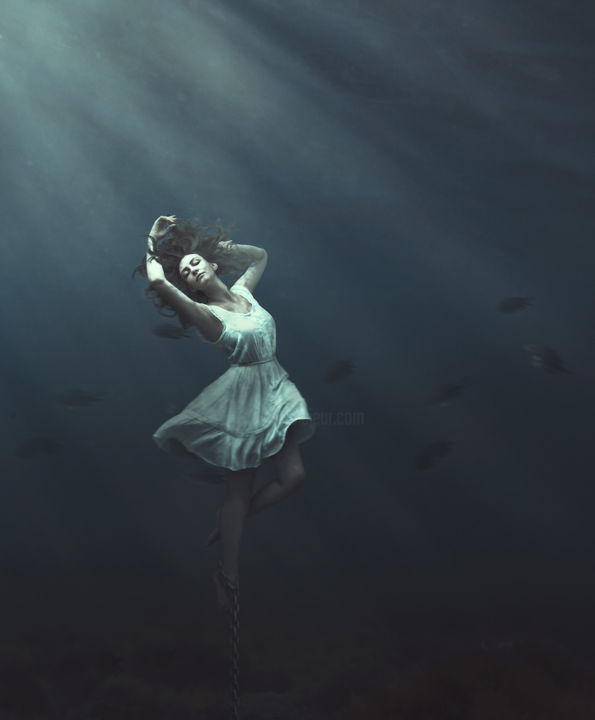 Arte digitale intitolato "Trapped Underwater…" da Zuzana Uhlíková, Opera d'arte originale, Stampa a pellicola