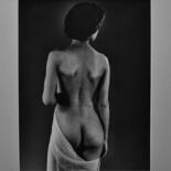 Photographie intitulée "Nu avec voile" par Alain Beziers, Œuvre d'art originale, Photographie argentique Monté sur Carton