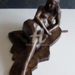 Escultura intitulada "Laurence allongée" por Alain Ravaut, Obras de arte originais