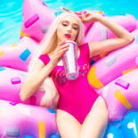 "Barbie Summer Vibes" başlıklı Fotoğraf Cassiopeia tarafından, Orijinal sanat, Fotoşopsuz fotoğraf Ahşap Sedye çerçevesi üze…