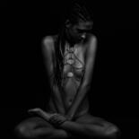 Fotografia intitolato "Nude in the dark" da Gelu Stanculescu, Opera d'arte originale, Fotografia digitale