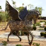 Скульптура под названием "CHEVAL PEGASE AU TR…" - Hassan Laamirat, Подлинное произведение искусства, Металлы