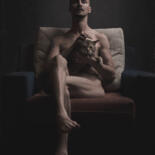 Fotografia intitulada "Man with a cat" por Irina Bekker, Obras de arte originais, Fotografia digital