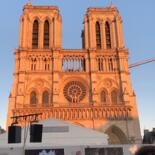 巴黎圣母院修复后安装现代窗户引发争议