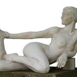 Sculpture intitulée "Kelly tient son pied" par Jean Pierre Picheny, Œuvre d'art originale, Résine
