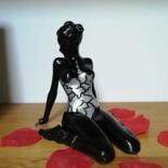Sculpture intitulée "Hot Black girl" par Licia Trobia, Œuvre d'art originale, Résine