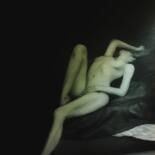 Peinture intitulée "Distesa sul letto" par Maurizio Nittolo, Œuvre d'art originale, Huile