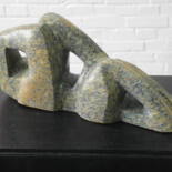 Skulptur mit dem Titel "Reclining figure" von Mirjam De Nijs, Original-Kunstwerk, Stein