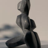 Escultura titulada "Joyful creature" por Mirjam De Nijs, Obra de arte original, Piedra