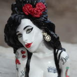 Sculpture intitulée "white Amy Winehouse" par Rock Portraits By Larisa Churkina, Œuvre d'art originale, Coulage