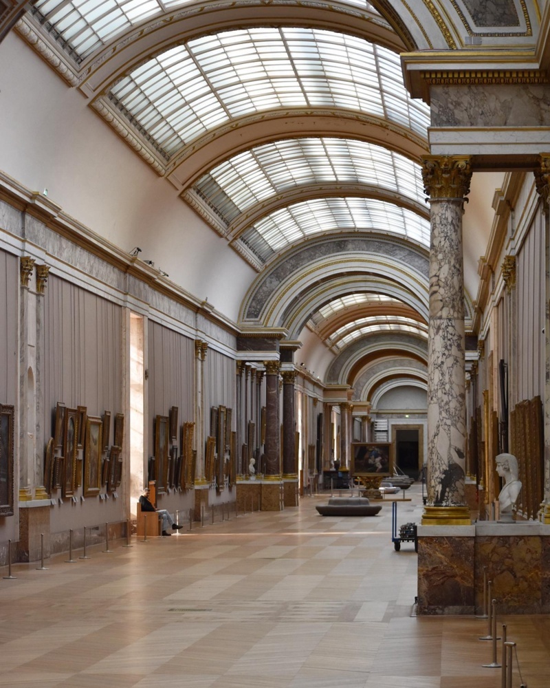 Two Protestors Detained for Placing Posters Near "Liberty Leading the People" Artwork in the Louvre